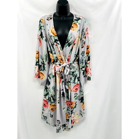 Plum Pretty Sugar Gray Floral Lightweight robe - Picture 2 of 4